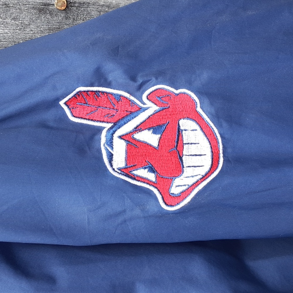 Cleveland Indians pullover jacket. - Picture 5 of 6